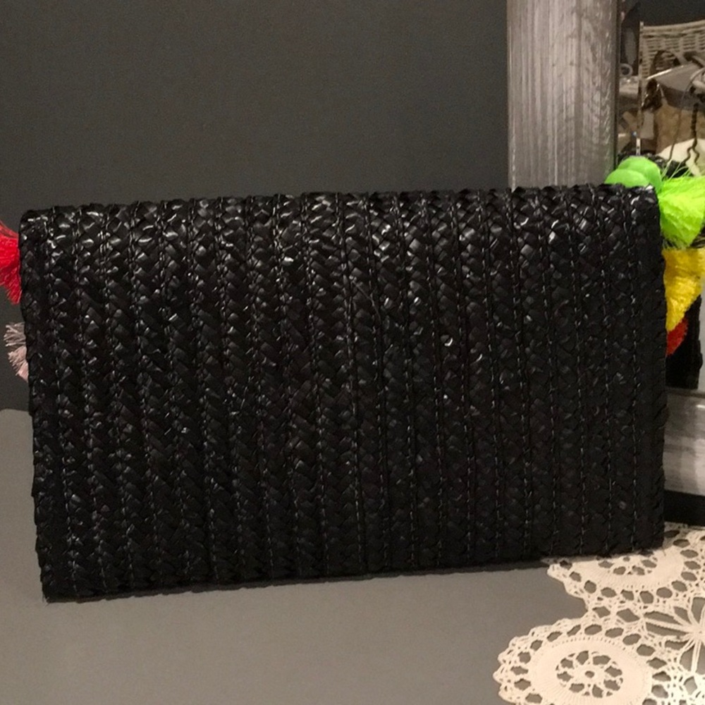 Real Straw Pom Pom Clutch. Carnival time or Vacay! - Picture 5 of 8